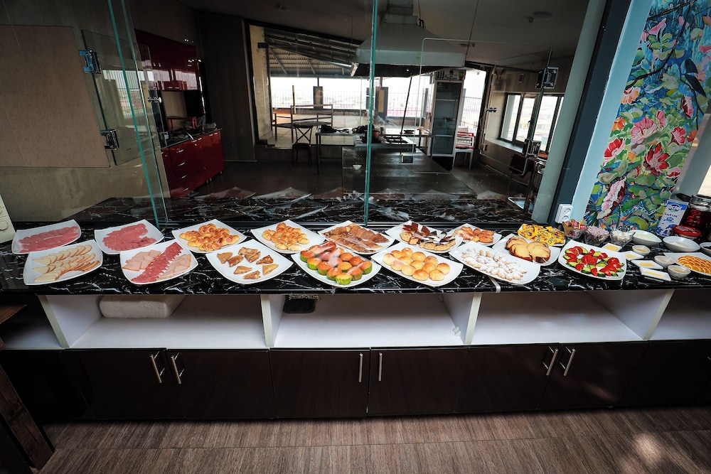 Garden City Hotel — hotel in Navoiy