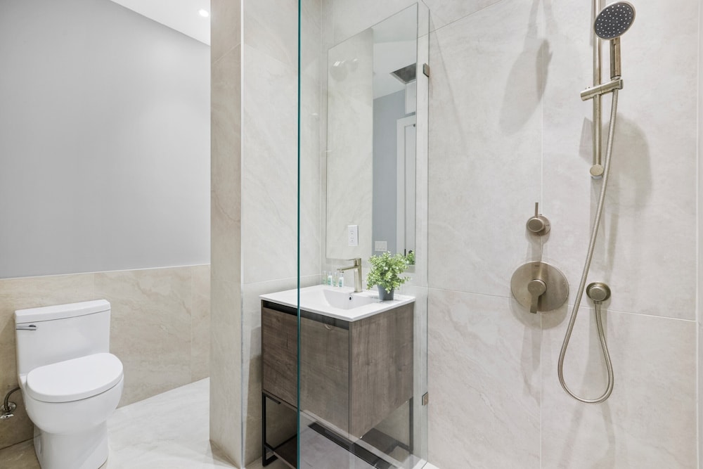 Global Luxury Suites at The Arches - photo 92