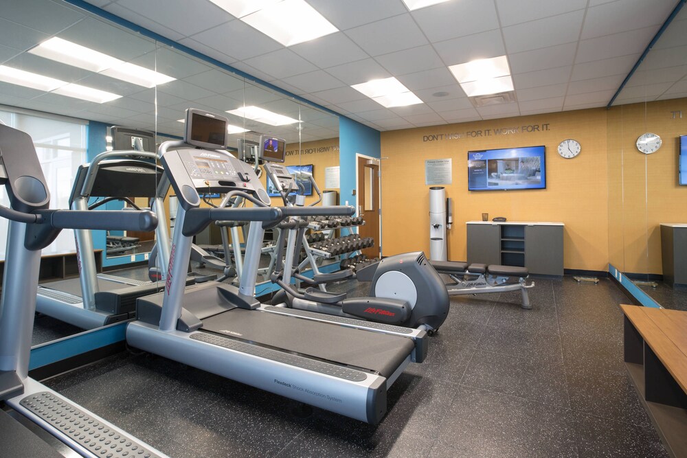 Fairfield Inn & Suites by Marriott Burlington - photo 15
