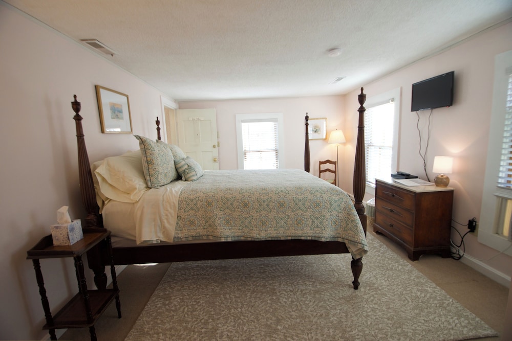 Inn at Oriental - photo 21