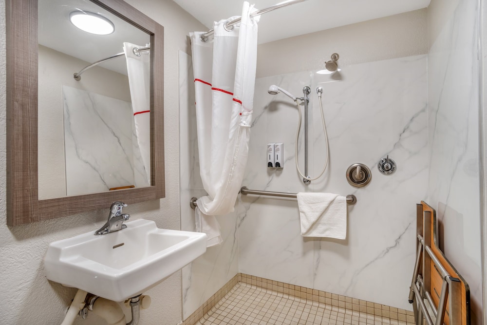 Red Roof Inn Greenville - photo 36