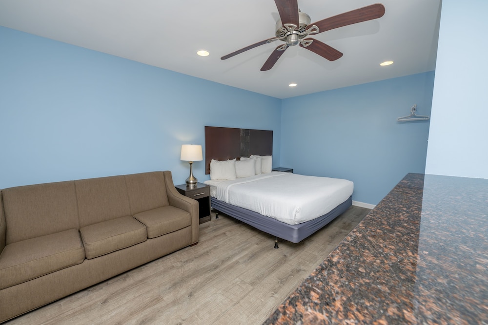 Commander Beach House Hotel - photo 40