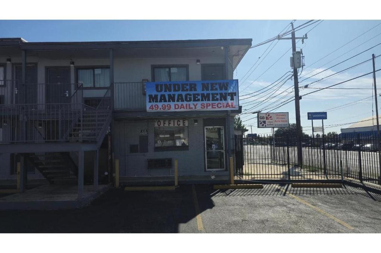 Super 7 Inn By OYO San Antonio NW Medical Center - photo 10