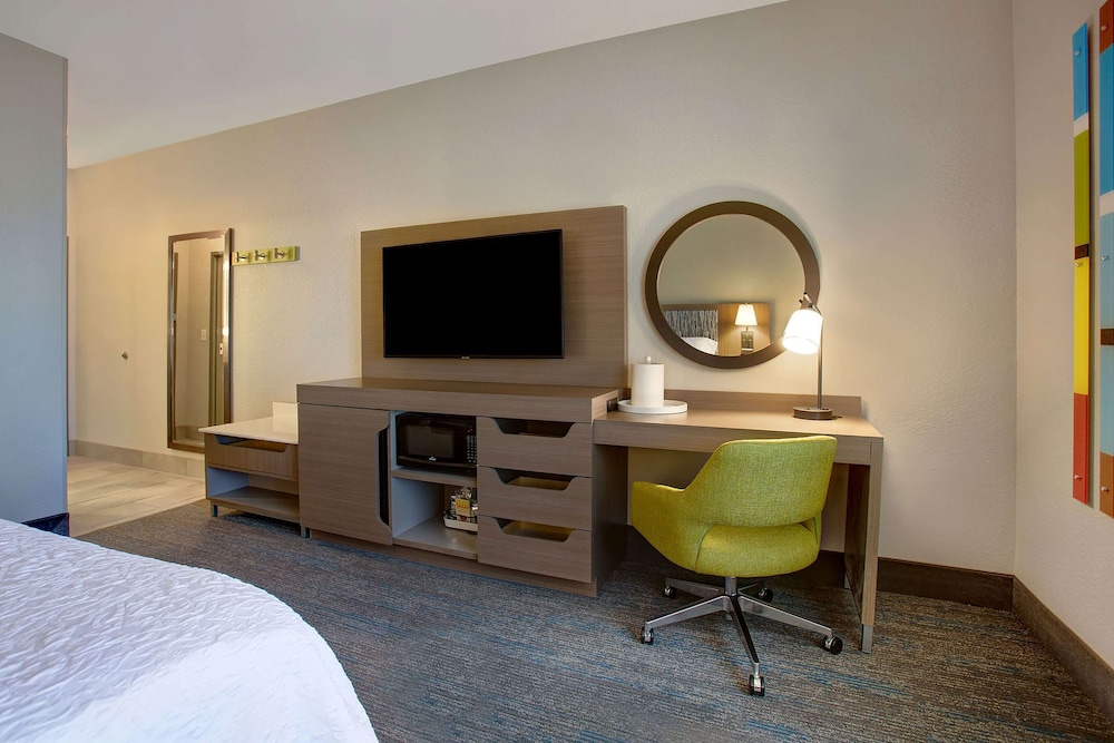Hampton Inn & Suites Borger - photo 12
