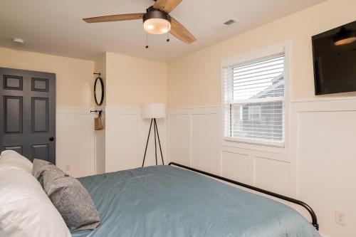Sawyers Shore Shack by Oak Island Accommodations - photo 24