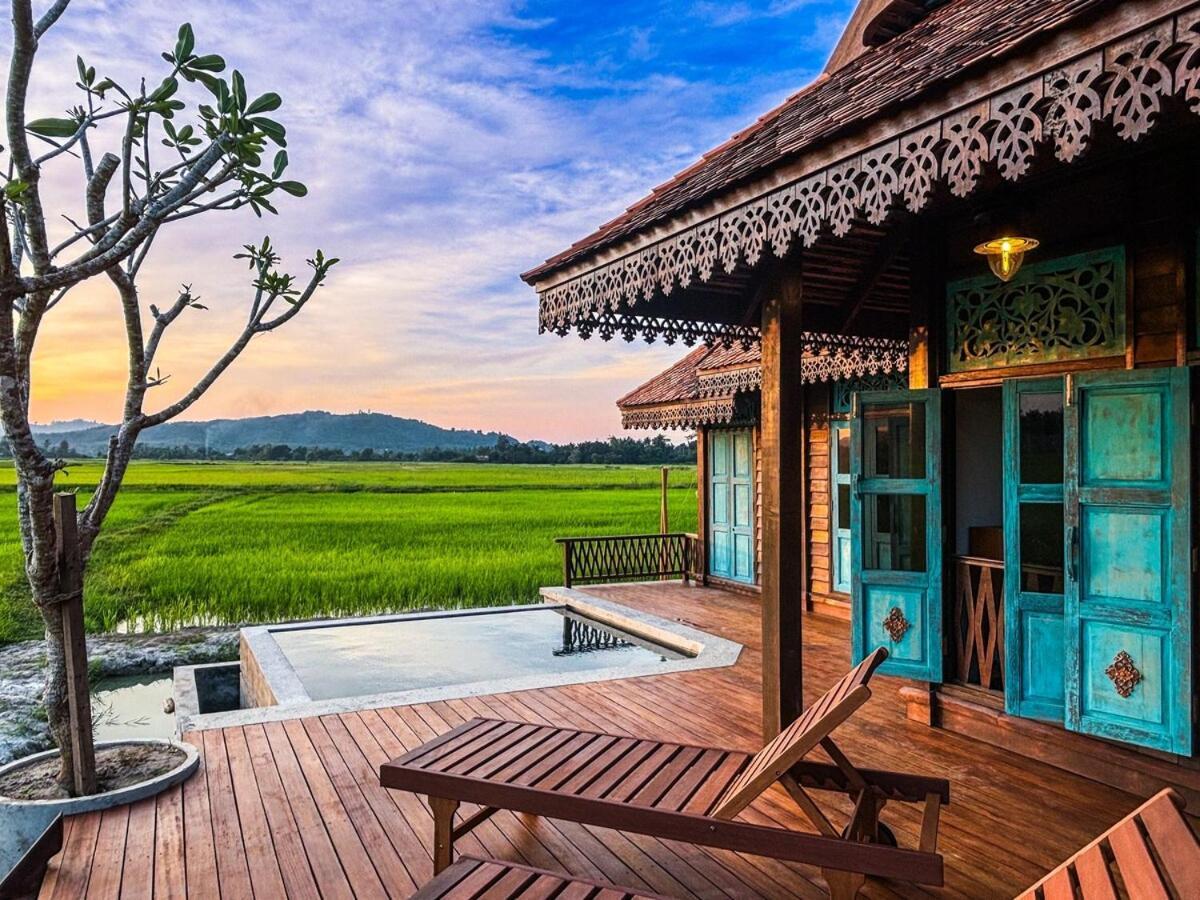 Traditional Malay Studio Villa with Private Pool 2 4 Pax WIFI — 4-Star Luxury Hotel in Padang Mat Sirat, Malaysia