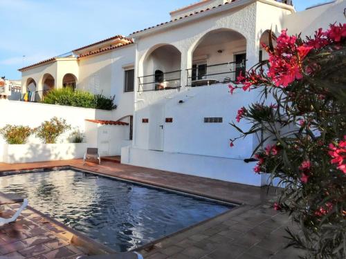 Charming Villa in L'Escala Private Pool and Sea View — 4-Star Luxury Hotel in L'escala, Spain