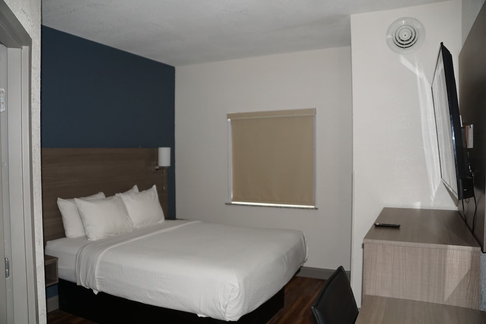 Baymont by Wyndham Kingdom City - photo 3