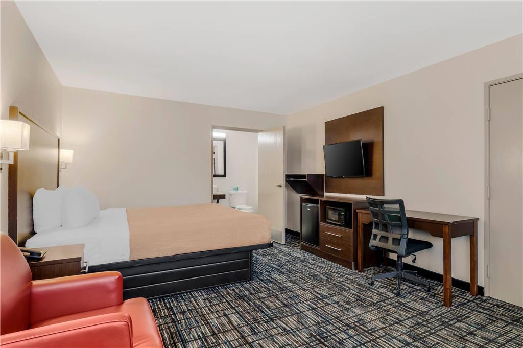 Quality Inn & Suites I 10 near Fiesta Texas - photo 18