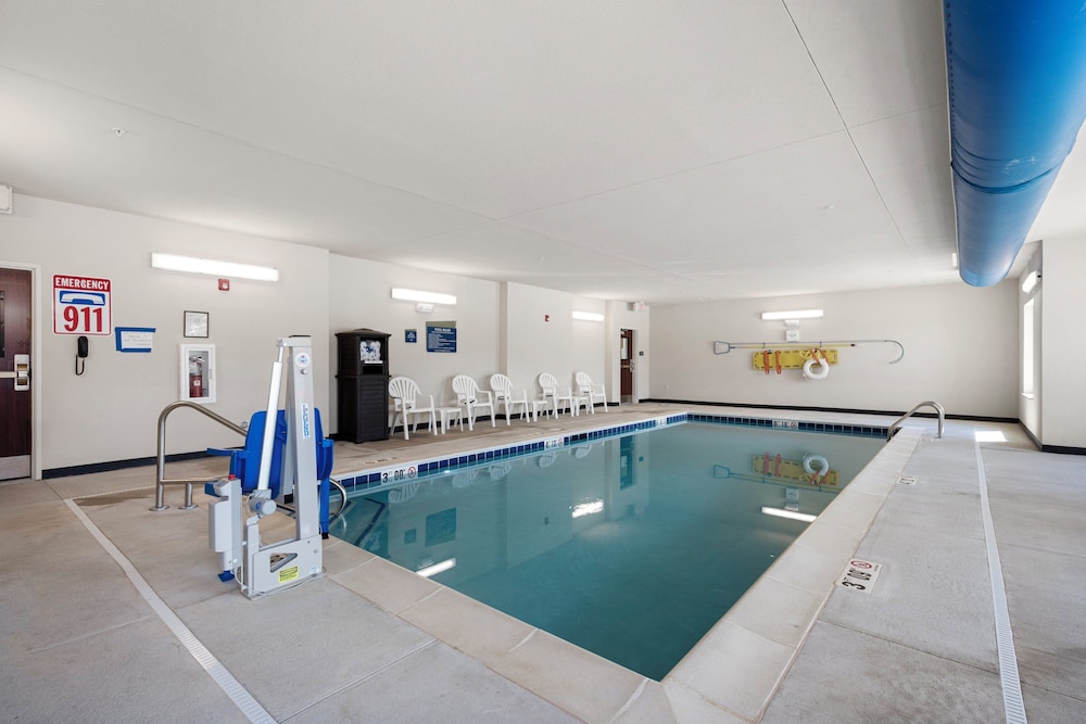 Cobblestone Hotel & Suites Urbana - photo 52