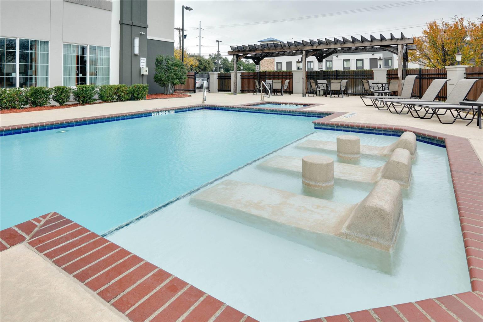 La Quinta Inn & Suites by Wyndham Dallas Love Field - photo 8