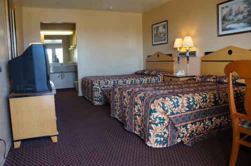 Delux Inn Tulsa - photo 11