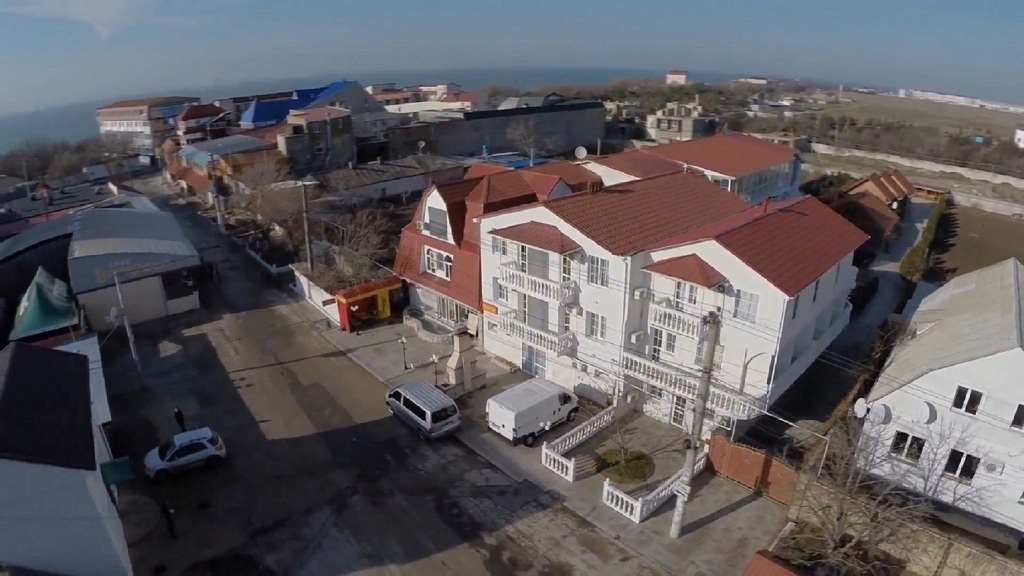 Maksim v Chastnom Dome Living Quarters pet-friendly hotel Nikolayevka