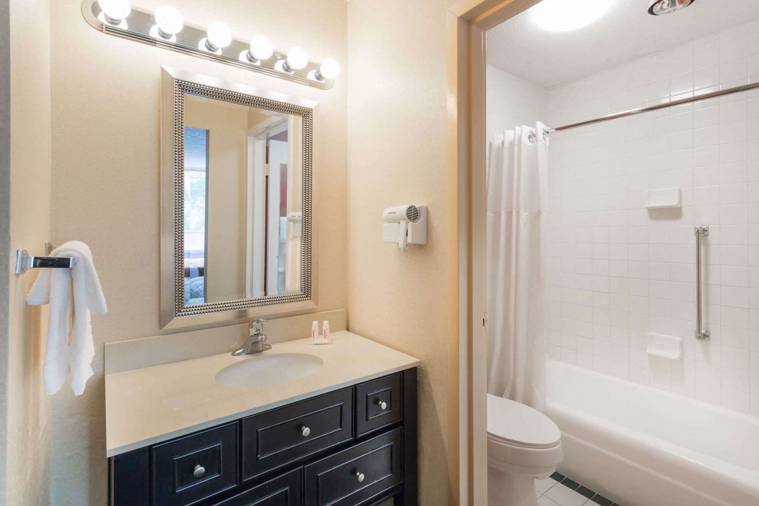 Ramada by Wyndham Roanoke - photo 21
