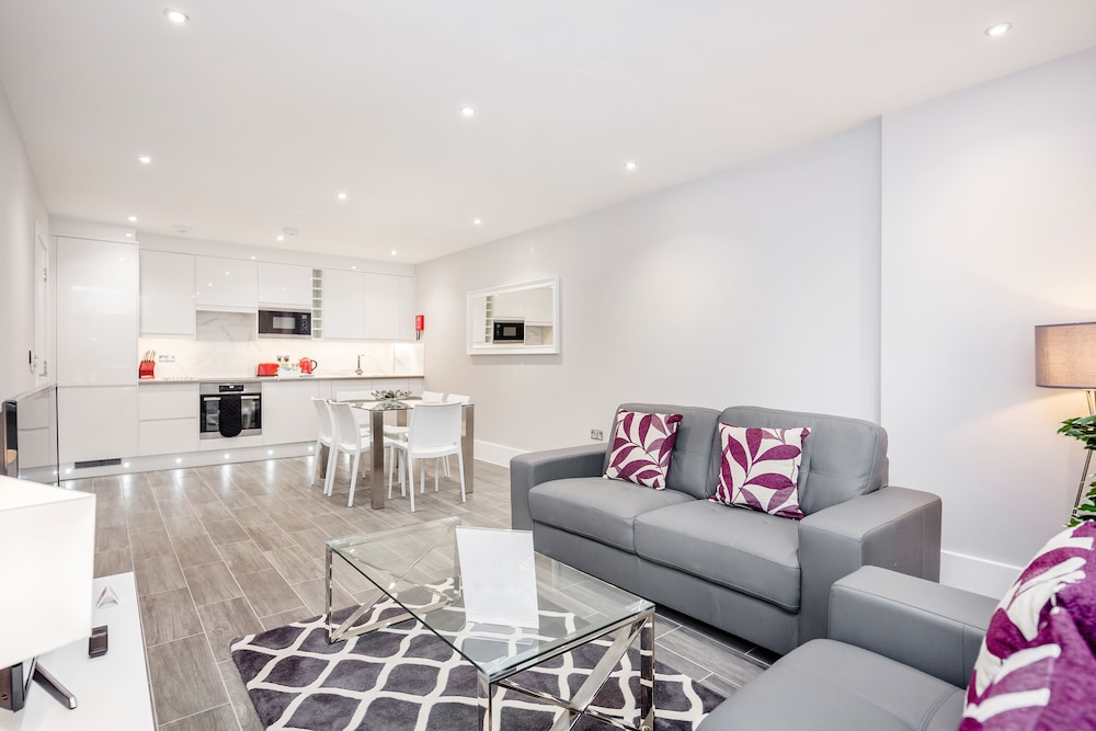 Roomspace Apartments The Legacy — 4-Star Luxury Hotel in Hove, United Kingdom