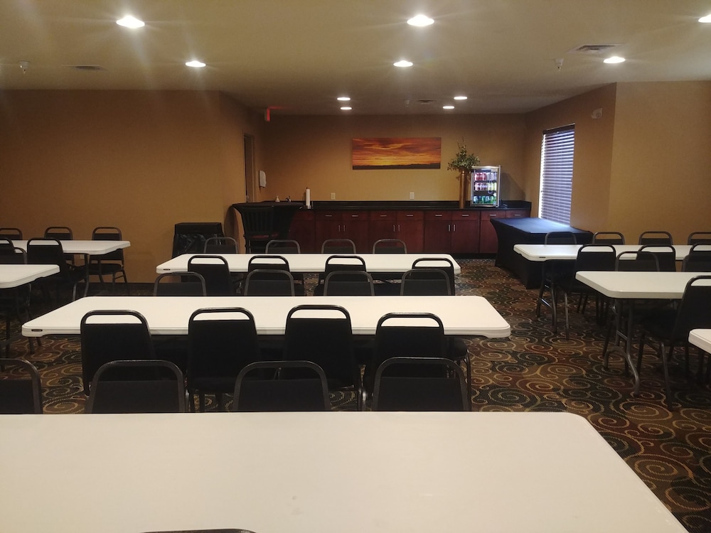 Cobblestone Hotel & Suites Broken Bow - photo 66