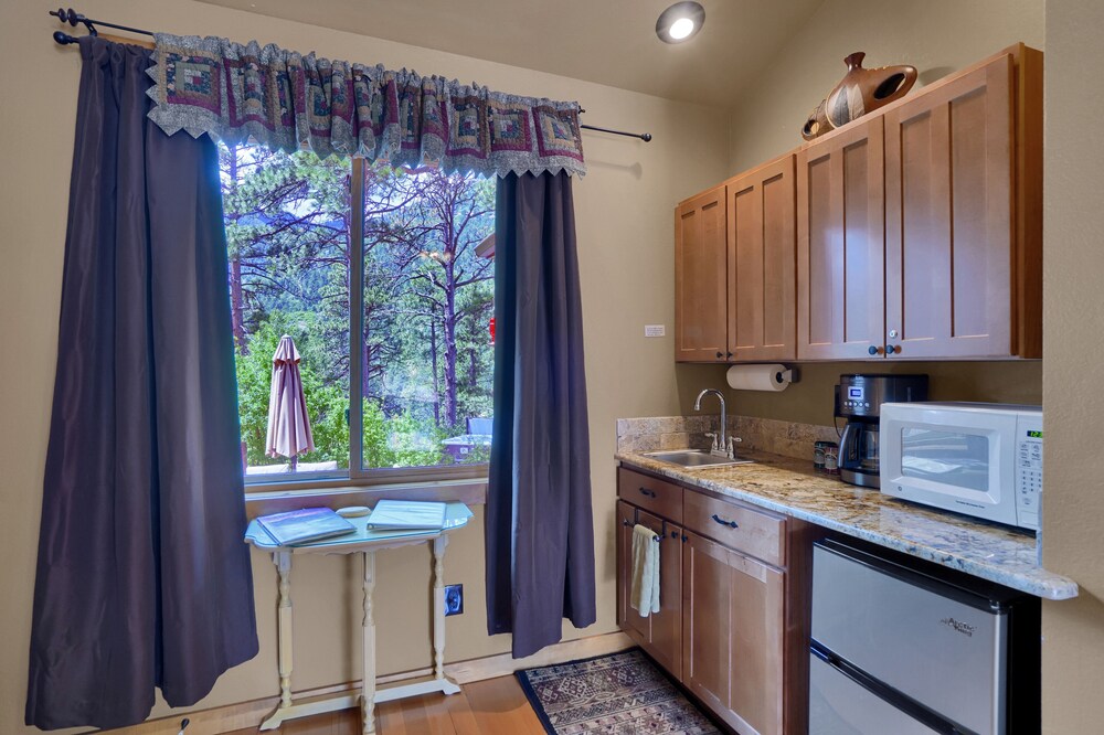 Pikes Peak Guest Cabin at Rocky Mountain Lodge - photo 10