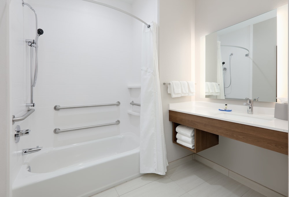 Holiday Inn Express & Suites Plano The Colony by IHG - photo 13