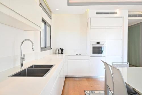 3BR Behind the Beach with Mamad by HolyGuest — 4-Star Luxury Hotel in Tel Aviv, Israel