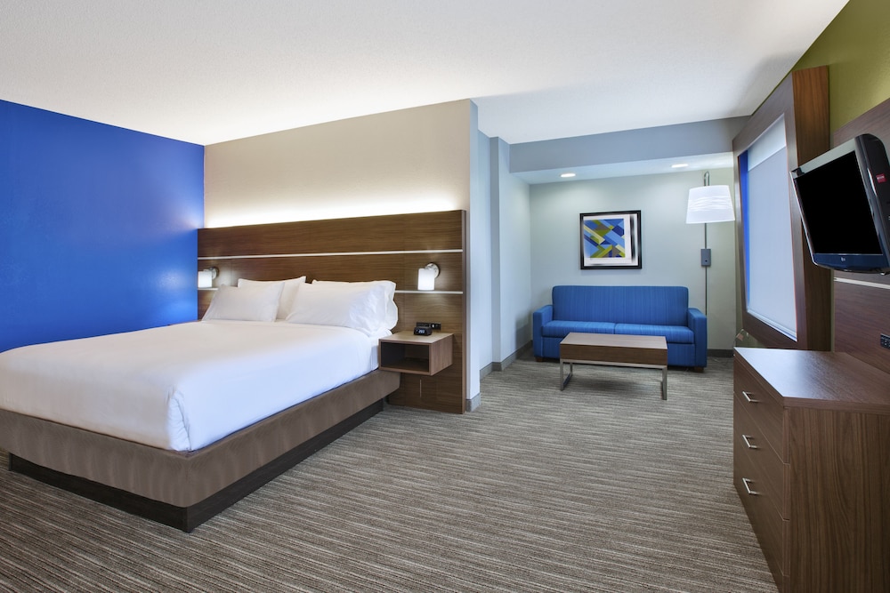 Holiday Inn Express & Suites Manchester by IHG - photo 13