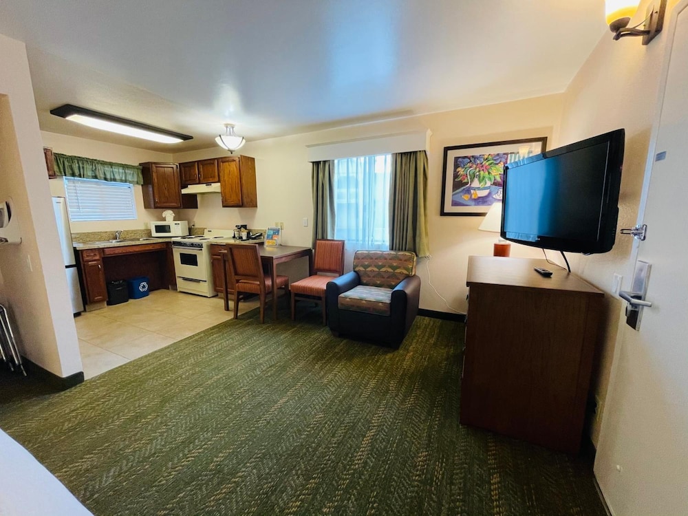 Lamplighter Inn & Suites at SDSU - photo 44