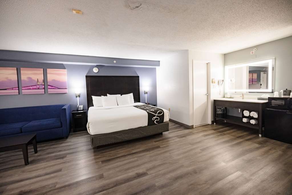 La Quinta Inn by Wyndham Tampa Near Busch Gardens - photo 36