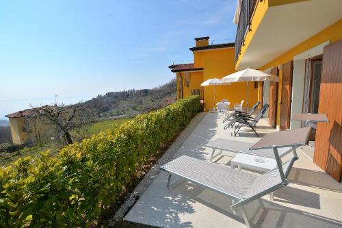 Red Apartment in Marciaga di Costermano — 4-Star Luxury Hotel in Costermano, Italy