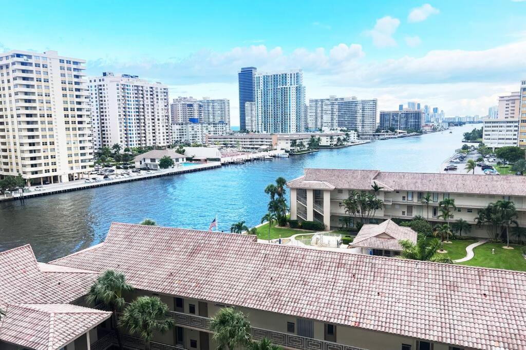 Chill Out in This Stylish 2 Full Bed BeachWalk Studio — 4-Star Luxury Hotel in Hallandale Beach, United States