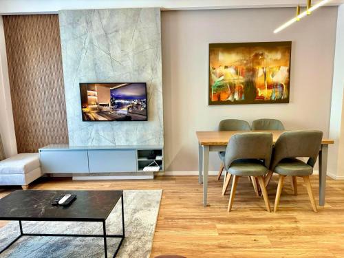 Tirana Central Golden Apartment — 4-Star Luxury Hotel in Tirana, Albania