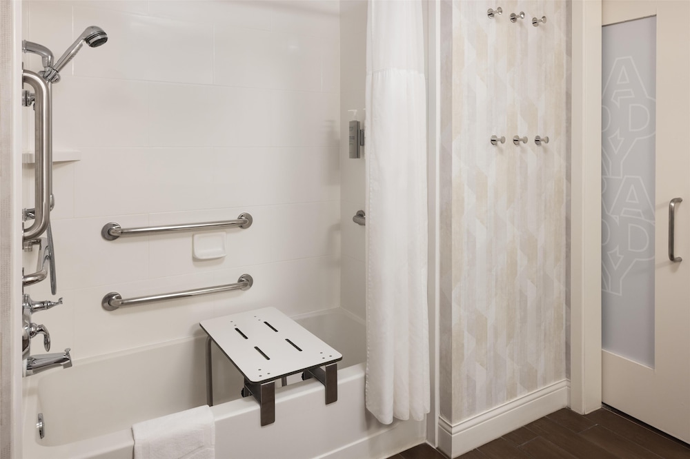 Hampton Inn Minneapolis Roseville - photo 26