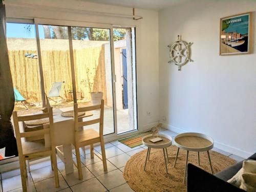 Sausset Les Pins T2 Bord de Mer in Sausset-Les-Pins, France