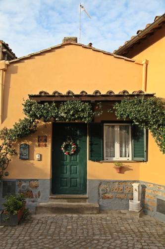 Casa Vacanze Nives — 4-Star Luxury Hotel in Tuscania, Italy