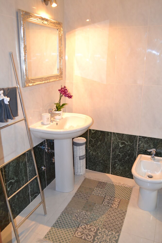 Giramondo Gold Airport — 4-Star Luxury Hotel in Fiumicino-Isola Sacra, Italy
