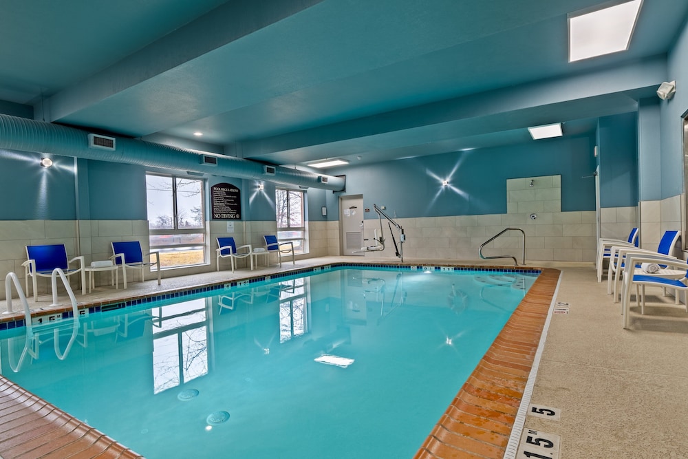 Holiday Inn Express Hotel & Suites Woodbridge by IHG - photo 27