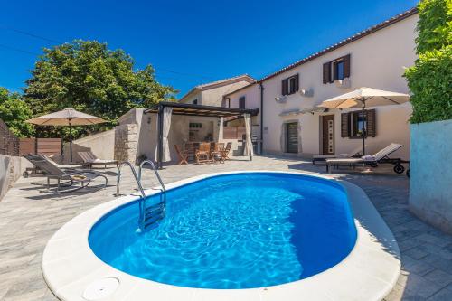 Holiday House Pavovci — 4-Star Luxury Hotel in Krk, Croatia