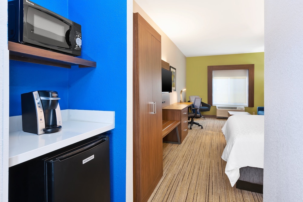 Holiday Inn Express & Suites Three Rivers by IHG - photo 17