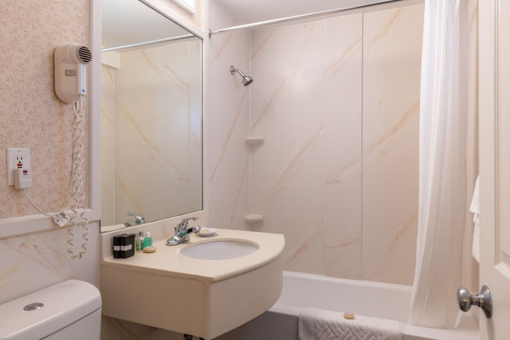 Ogunquit Hotel & Suites - photo 44
