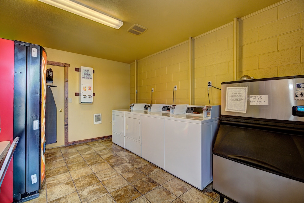 Holiday Motel and RV Park - photo 32