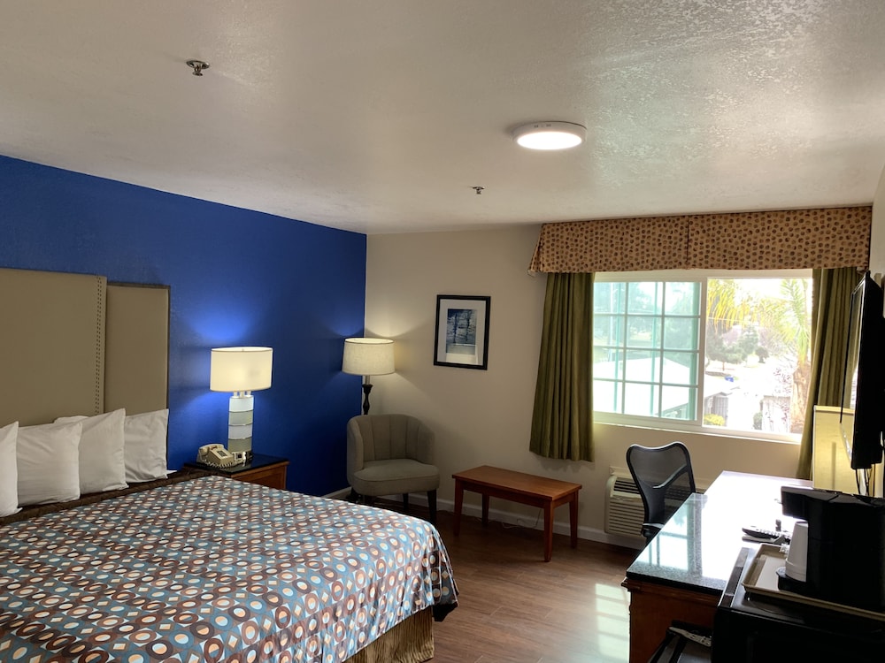 California Inn and Suites Bakersfield - photo 8