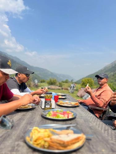 Trans Nepal Trail - last minute hotel in Unknown City