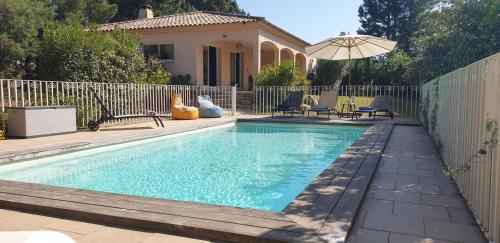 Rez De Jardin Climatise 2 Min Plage Piscine — 4-Star Luxury Hotel in Porto-Vecchio, France