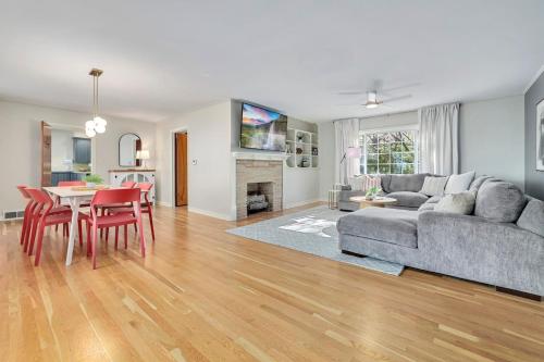 Fayetteville Flashback 2 Mi to Downtown in Fayetteville, United States