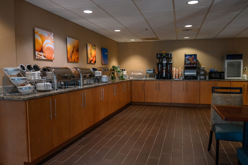 Comfort Inn & Suites Patriots Point - photo 23