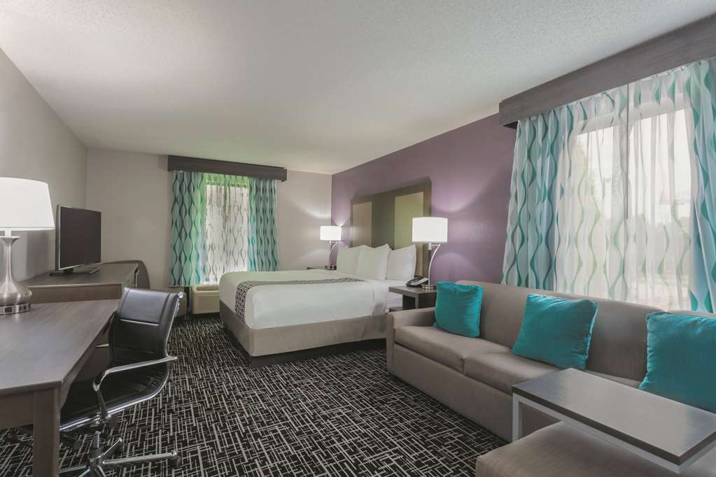 La Quinta Inn & Suites by Wyndham Covington - photo 8