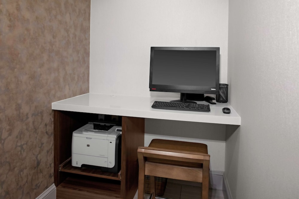 Hilton Garden Inn Atlanta Perimeter Center - photo 36