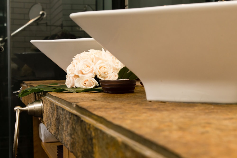 Bathroom sink