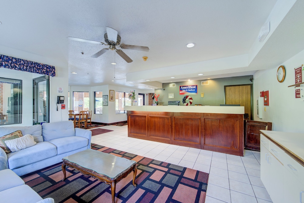 Capital O Amerihost Inn and Suites Fulton Hwy 54 MO - photo 4