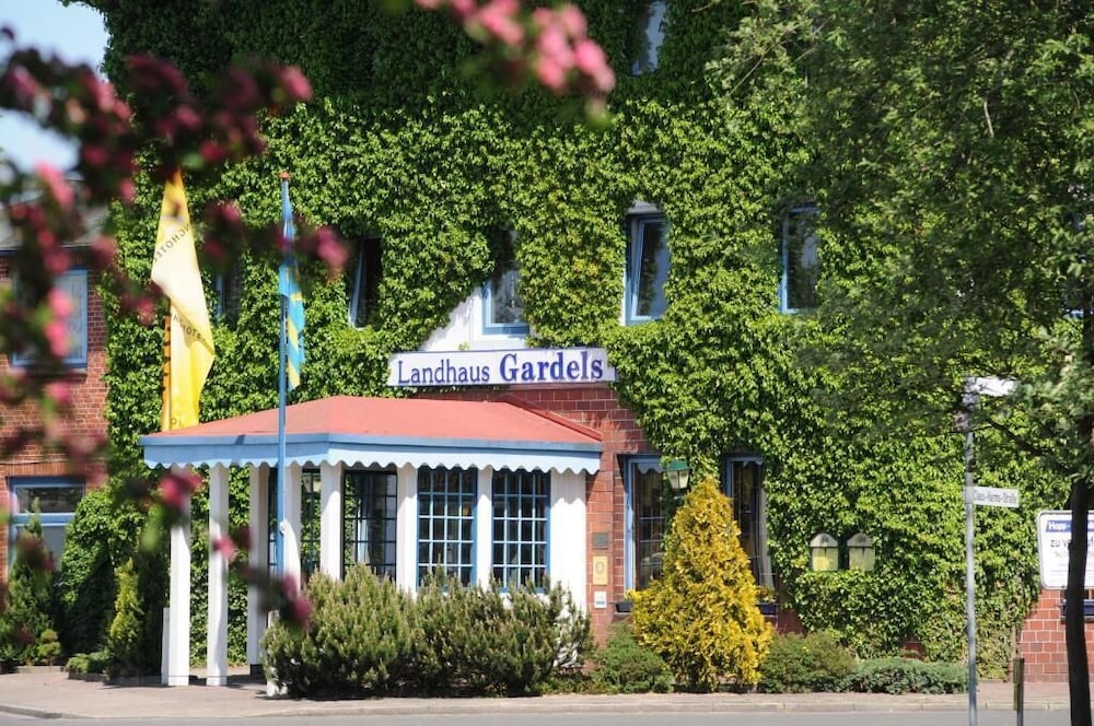 Ringhotel Landhaus Gardels — 4-Star Luxury Hotel in Sankt Michaelisdonn, Germany