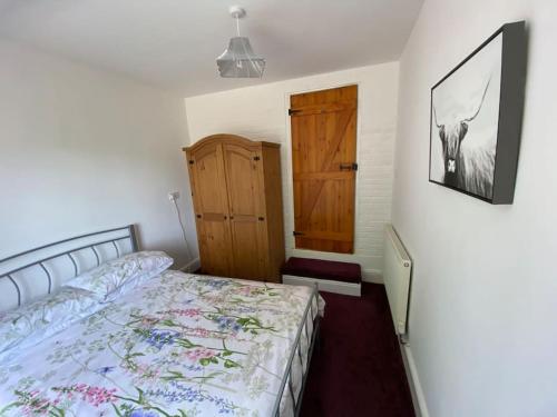 Idyllic Whitby Cottage with sea views sleeps 6
