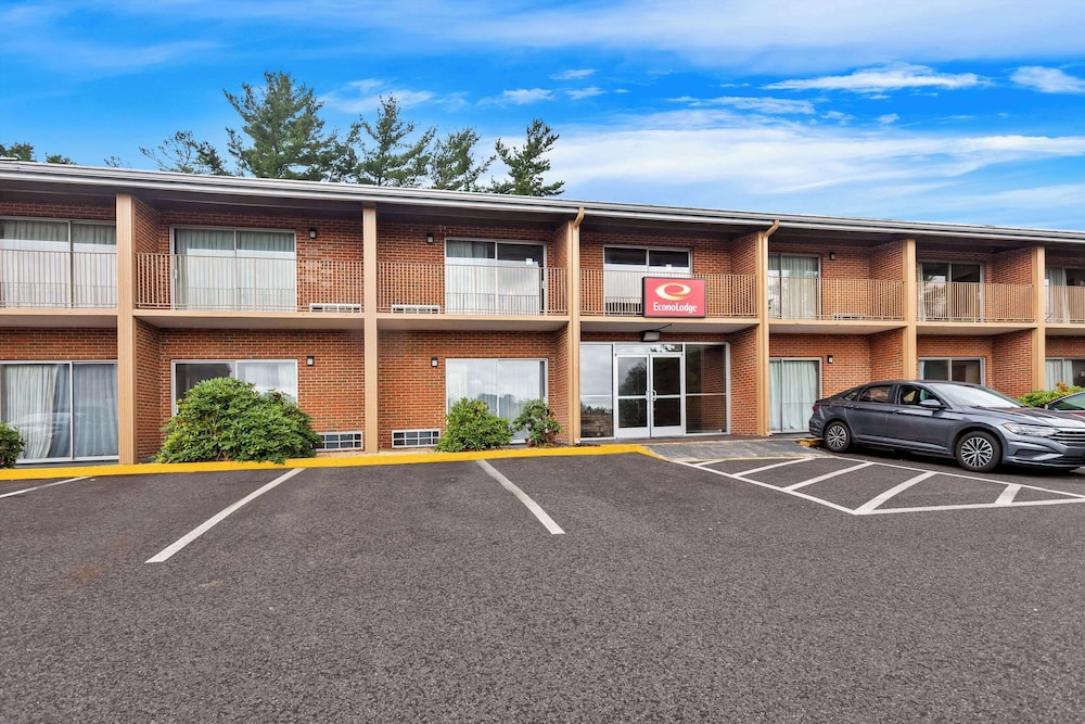 Econo Lodge Waynesboro Skyline Drive - photo 24